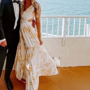 Maxi dress / beautiful wedding guest dress!